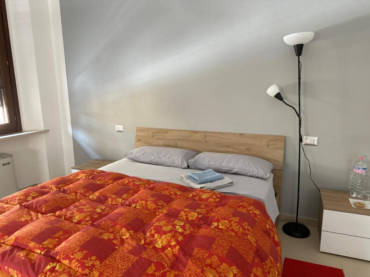 Grande Stanza Matrimoniale In Palazzo Signorile Apartamento Mirandola Exterior foto